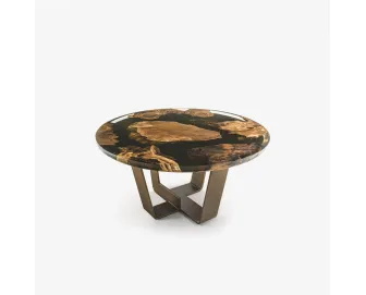 Tavolino Kohi Kauri con top in Kauri e resina e base in ferro di Riva1920