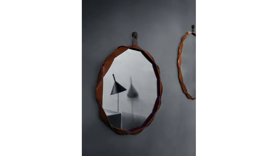 Specchio con cornice in cuoio intrecciato Raperonzolo di Zanotta
