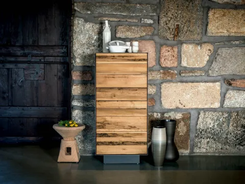 Contenitore cassettiera Rialto 2013 in legno massello e listellare racchiusa da cornice in ferro di Riva1920