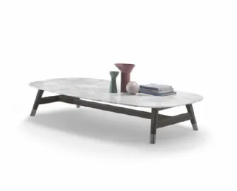 Tavolino Desco in marmo con base in legno di Flexform