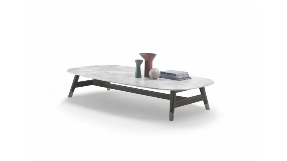 Tavolino Desco con top in marmo bianco di Carrara e base in legno massello di Flexform