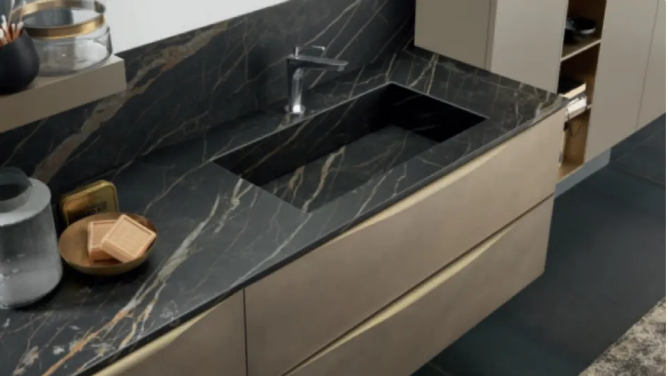 Mobile bagno sospeso M1 System C107 in laccato Metal Bronzo e Cenere opaco con top in gres porcellanato effetto marmo con vasca integrata di Baxar