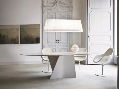 Tavolo con top in marmo Elica di Zanotta