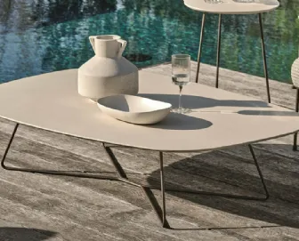 Tavolino con top in gres e struttura in metallo Kevin di Ditre Italia